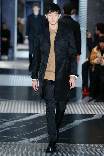 Look 48